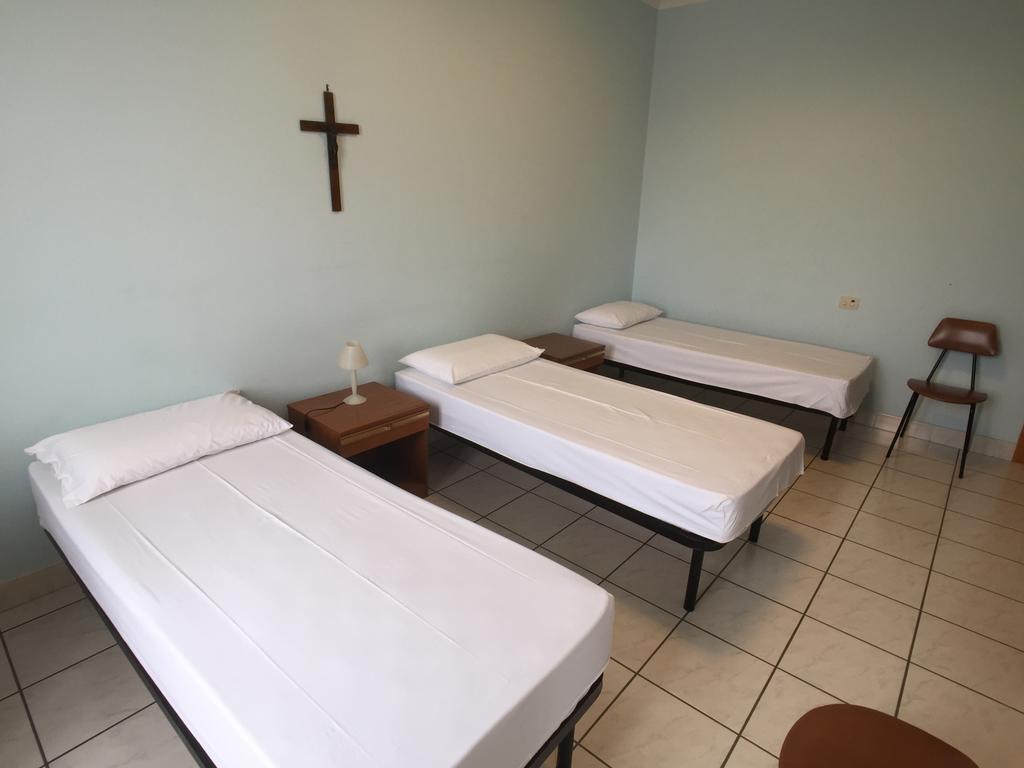 Casa Religiosa Per Ferie Ancelle Del Santuario Hotel Rom Eksteriør billede