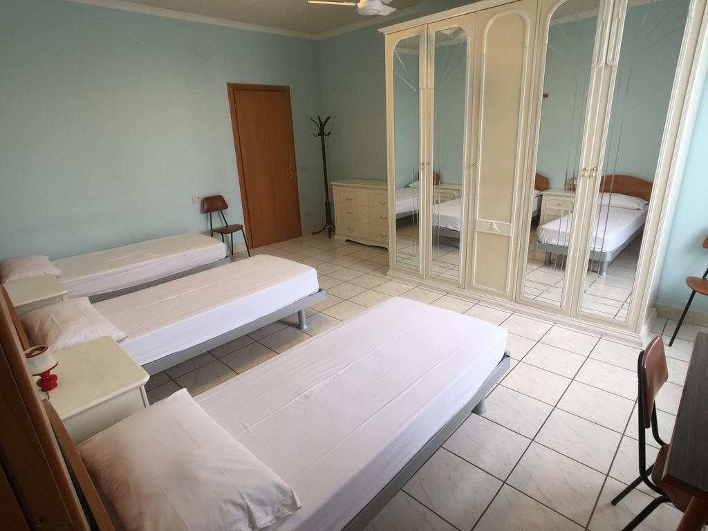 Casa Religiosa Per Ferie Ancelle Del Santuario Hotel Rom Eksteriør billede