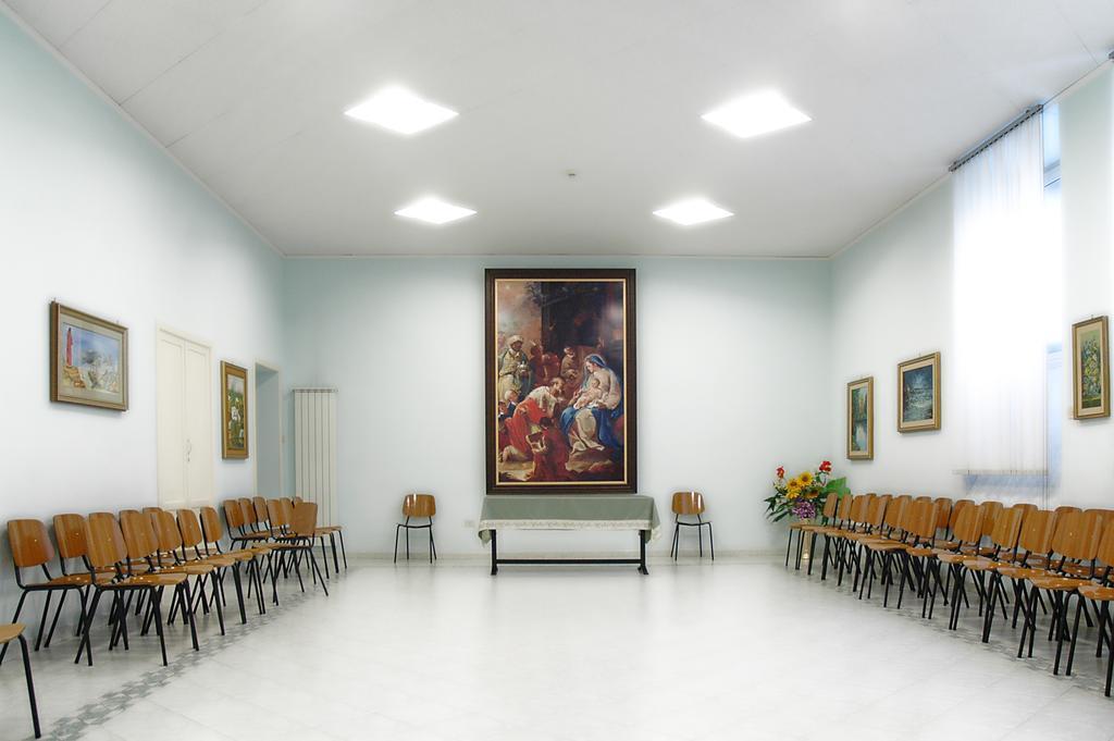 Casa Religiosa Per Ferie Ancelle Del Santuario Hotel Rom Eksteriør billede