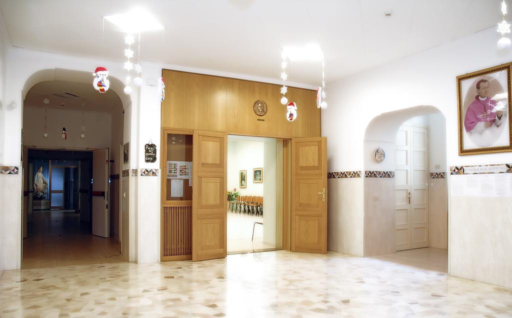 Casa Religiosa Per Ferie Ancelle Del Santuario Hotel Rom Eksteriør billede