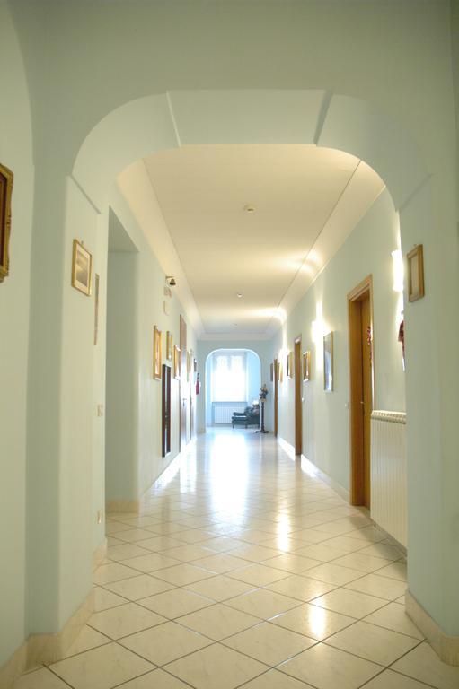 Casa Religiosa Per Ferie Ancelle Del Santuario Hotel Rom Eksteriør billede